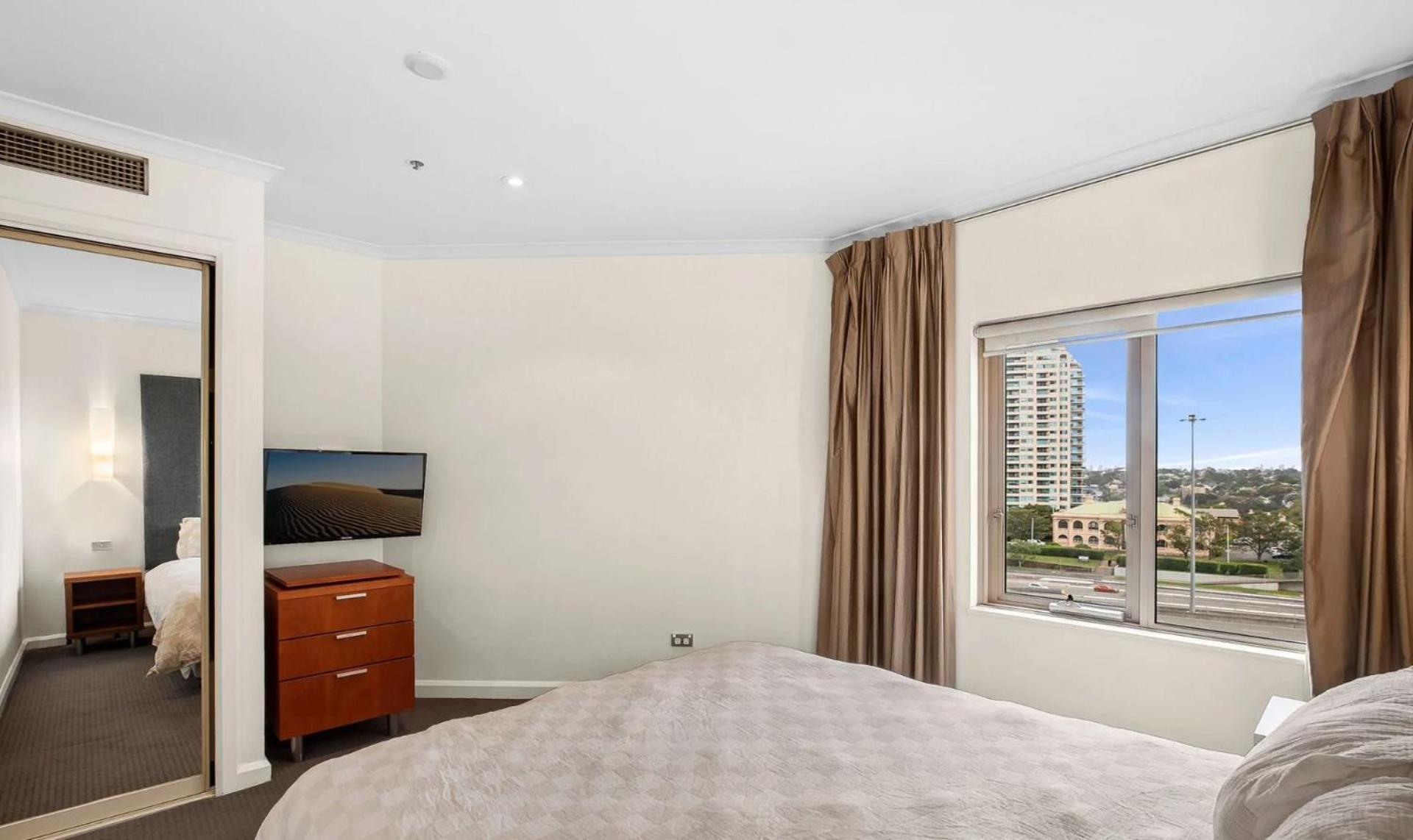 Quay West 807