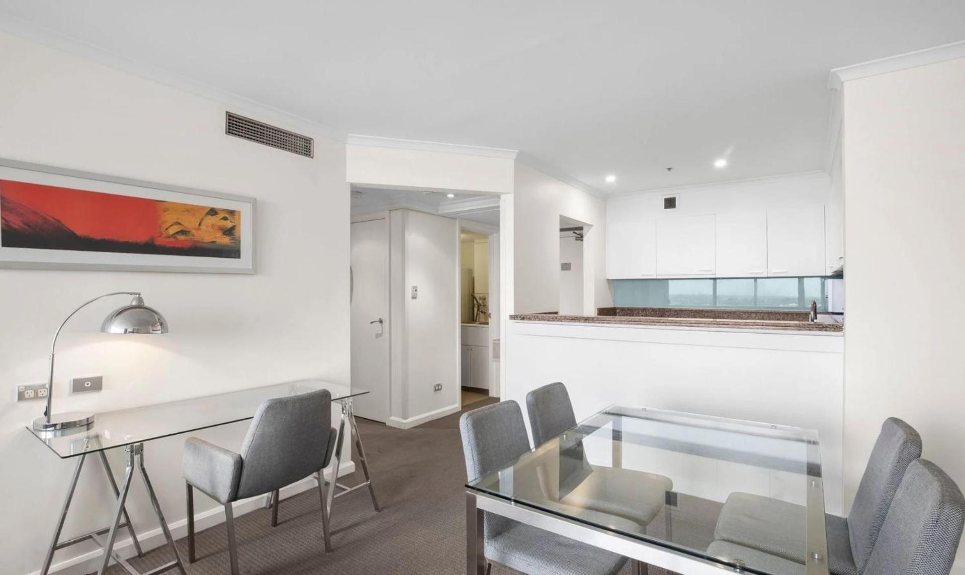 Quay West 807 *